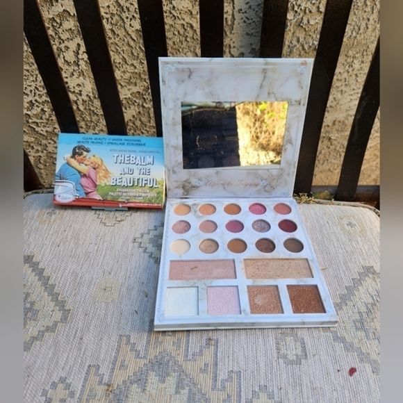 bh‎ cosmetics carli bybel palette deluxe edition, and a free gift - Picture 3 of 12